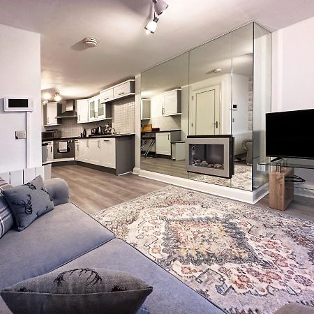 Chic Apartment In Mayfair London Eksteriør bilde