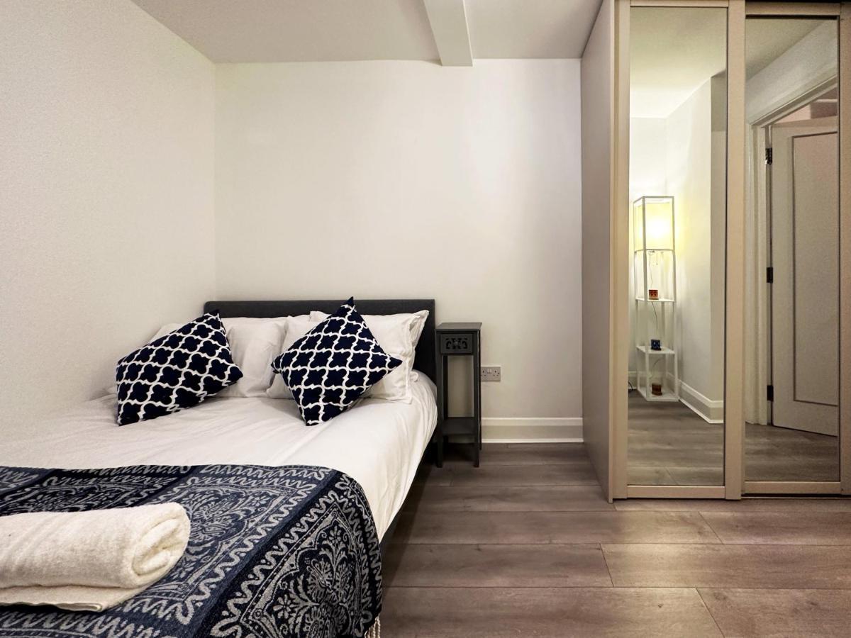 Chic Apartment In Mayfair London Eksteriør bilde