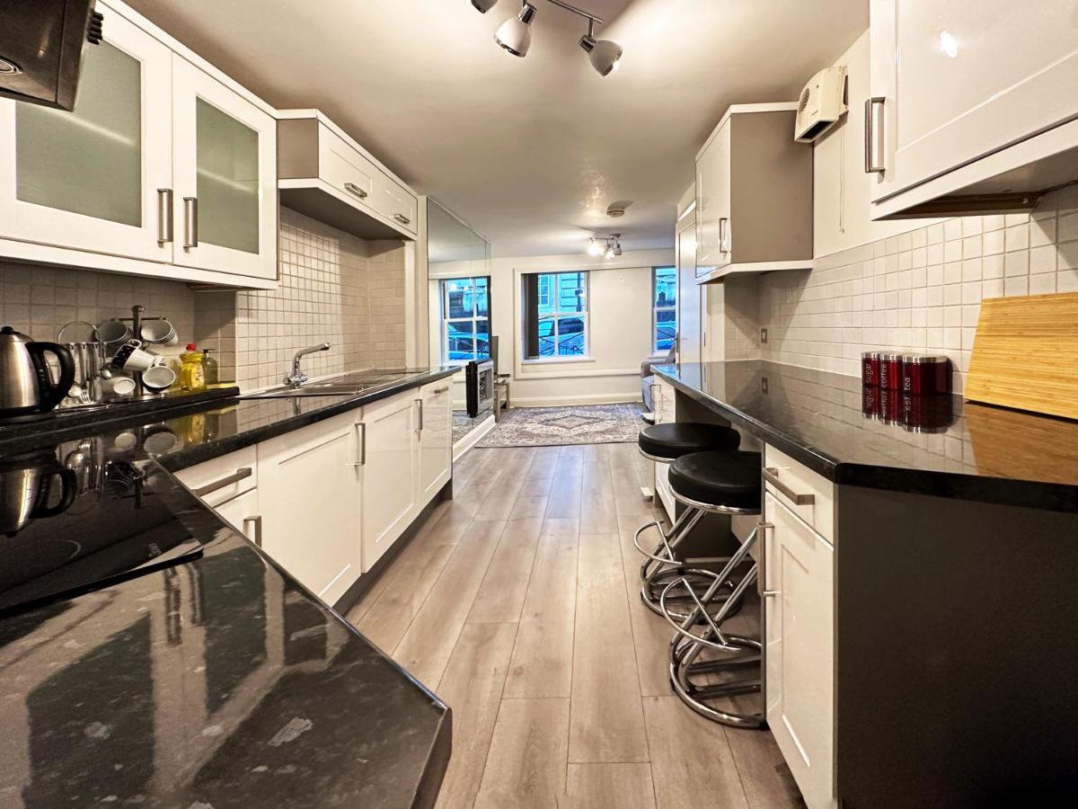 Chic Apartment In Mayfair London Eksteriør bilde
