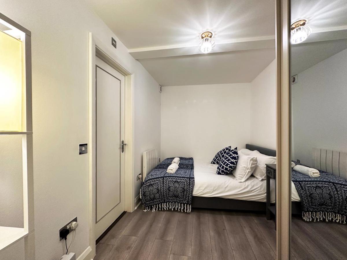 Chic Apartment In Mayfair London Eksteriør bilde
