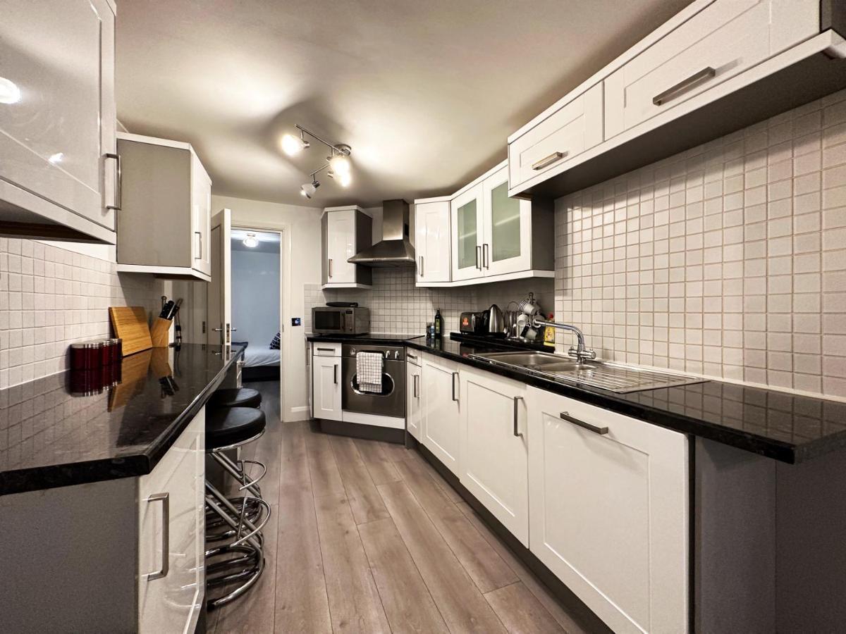 Chic Apartment In Mayfair London Eksteriør bilde