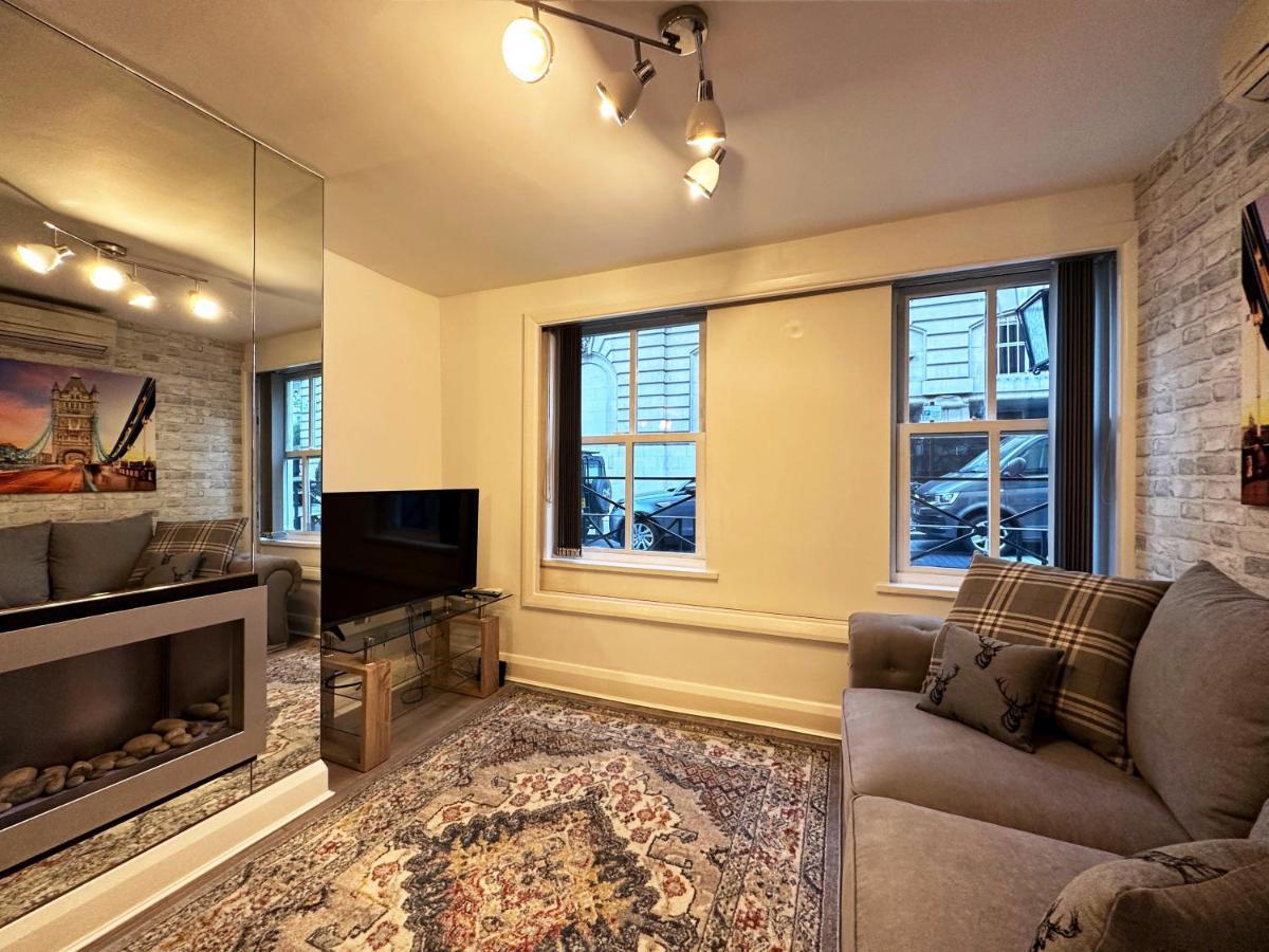 Chic Apartment In Mayfair London Eksteriør bilde