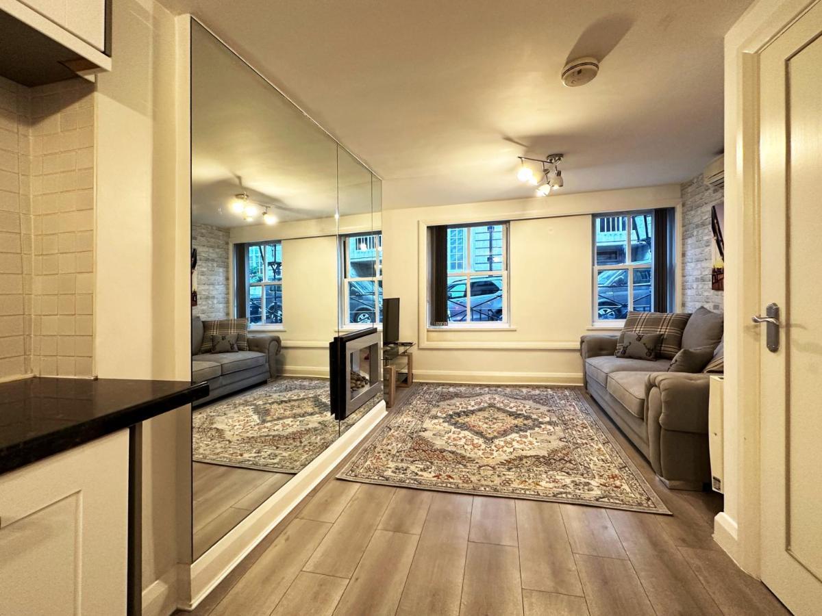 Chic Apartment In Mayfair London Eksteriør bilde
