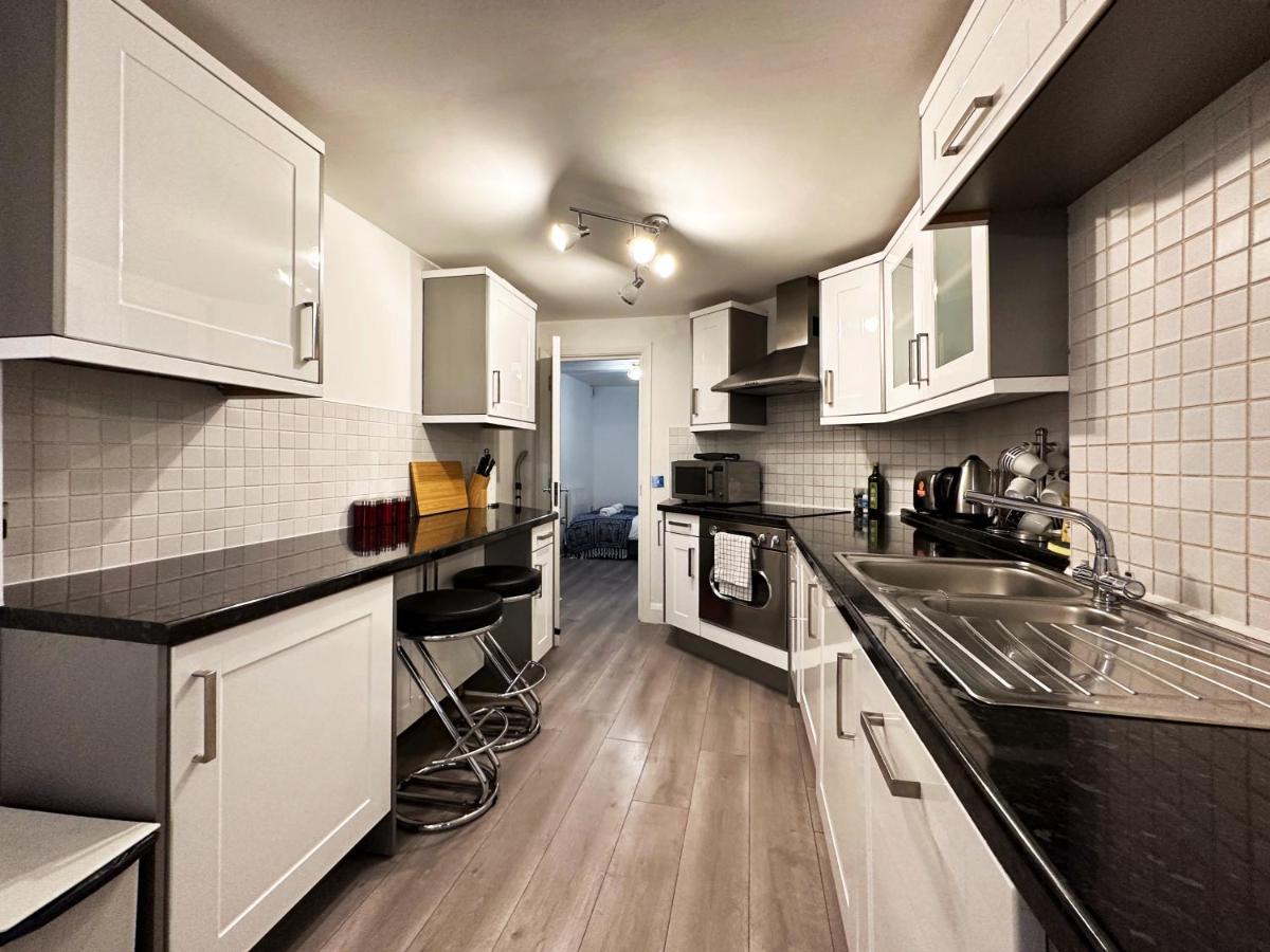 Chic Apartment In Mayfair London Eksteriør bilde