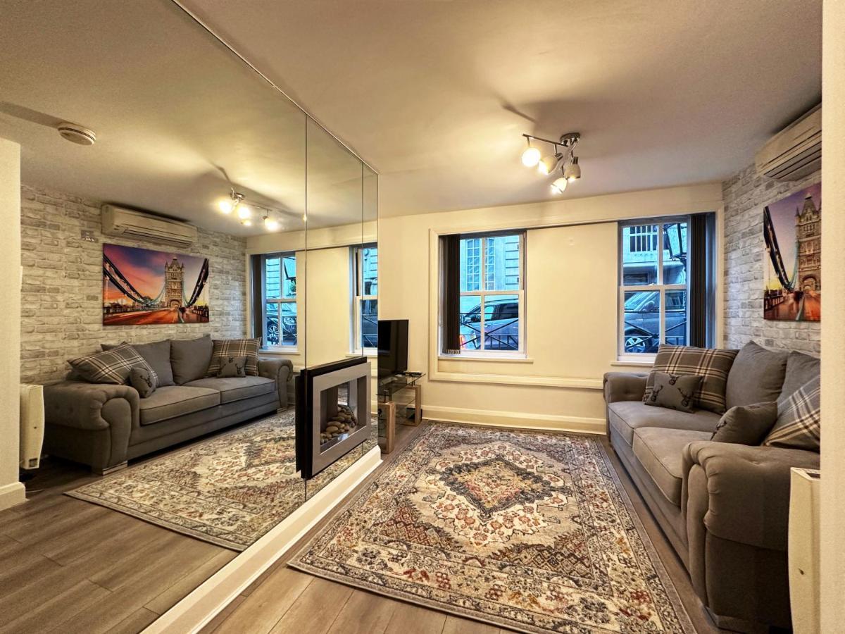 Chic Apartment In Mayfair London Eksteriør bilde