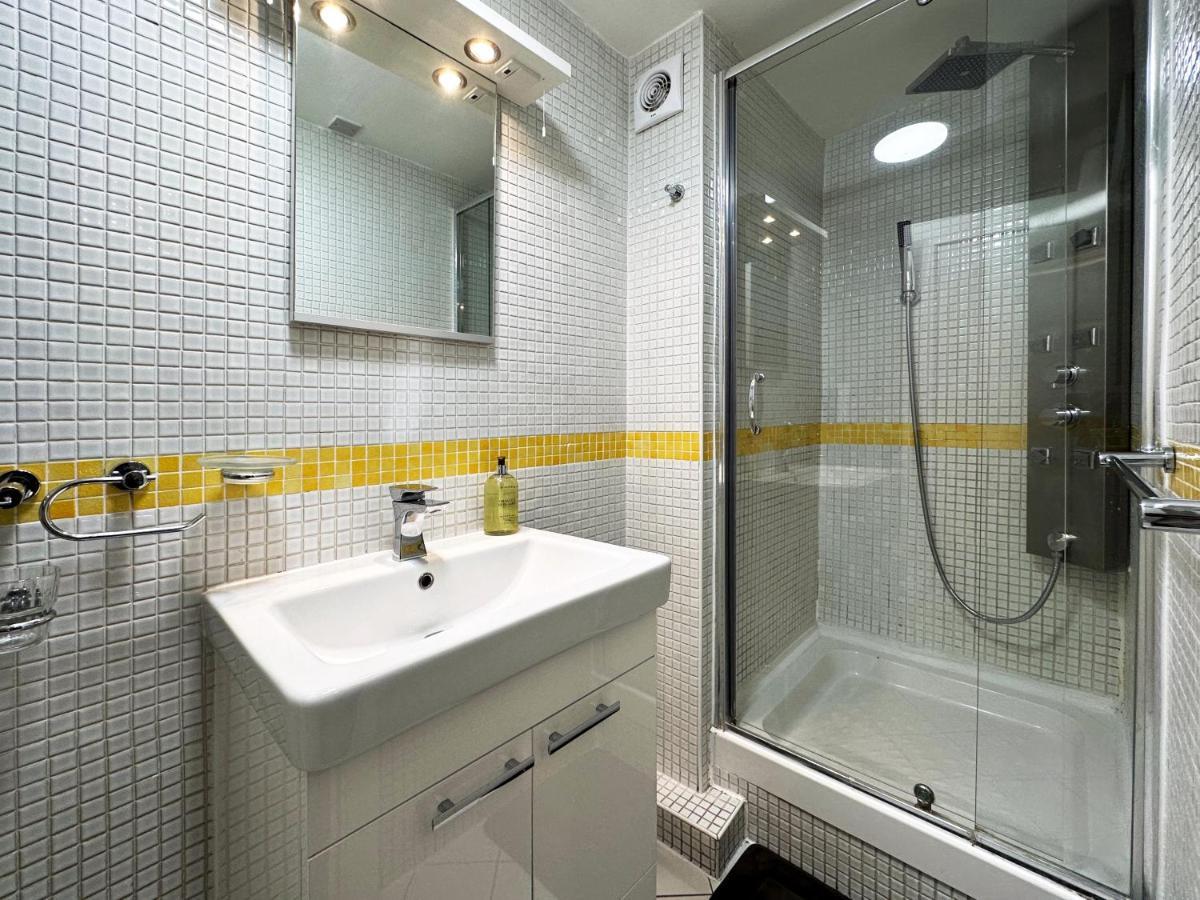 Chic Apartment In Mayfair London Eksteriør bilde